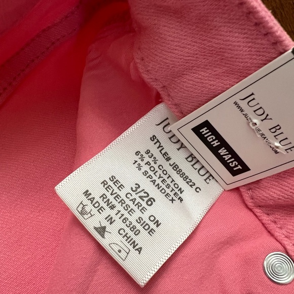 NWT Judy Blue Pink High Waisted Frayed Hem Cropped Jeans Sz 3/26 - Picture 3 of 3
